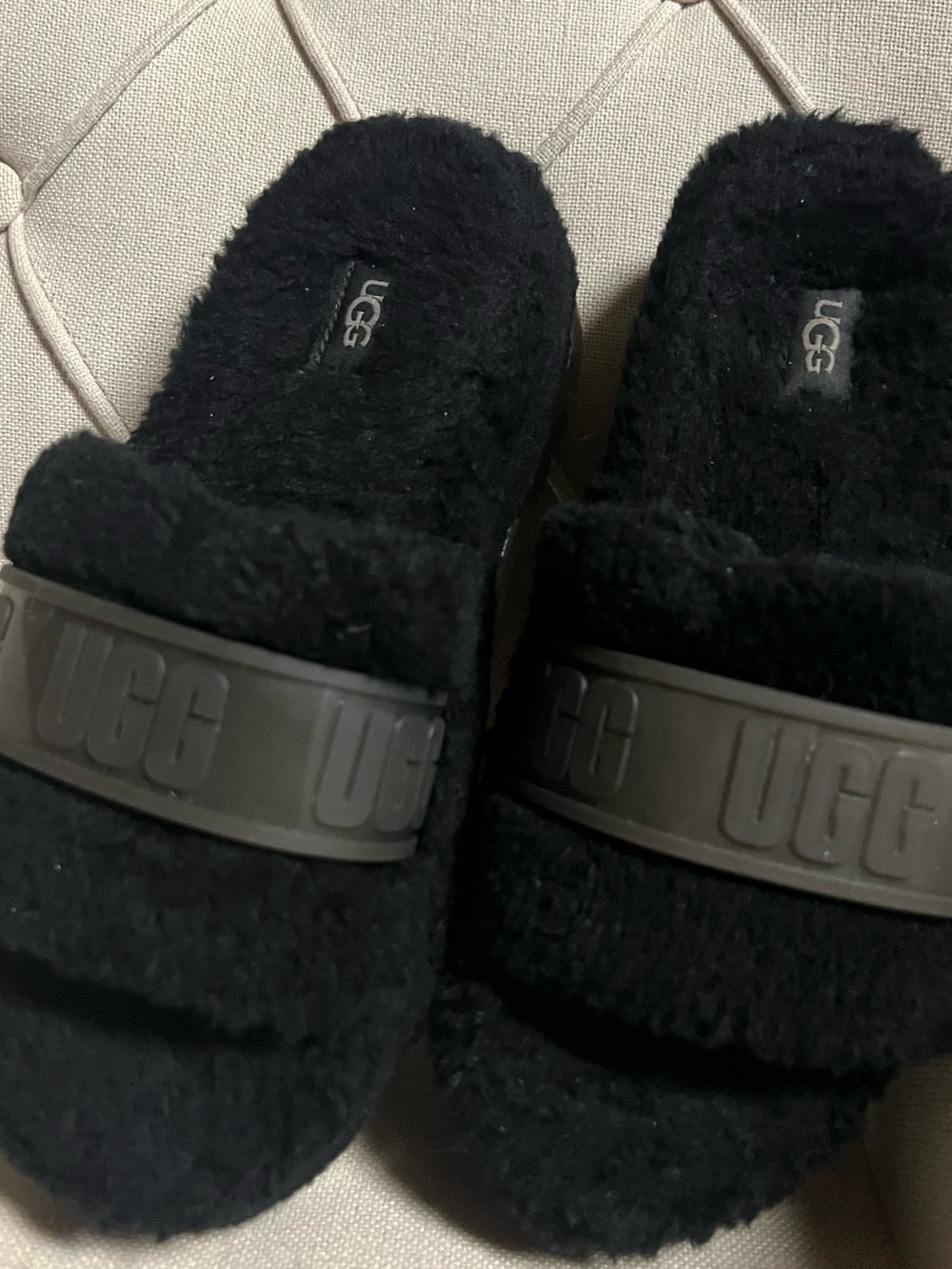 Woman size 8 UGG Black Fluffy Slide Sandals